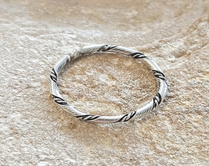 Baue en améthyste et en argent massif