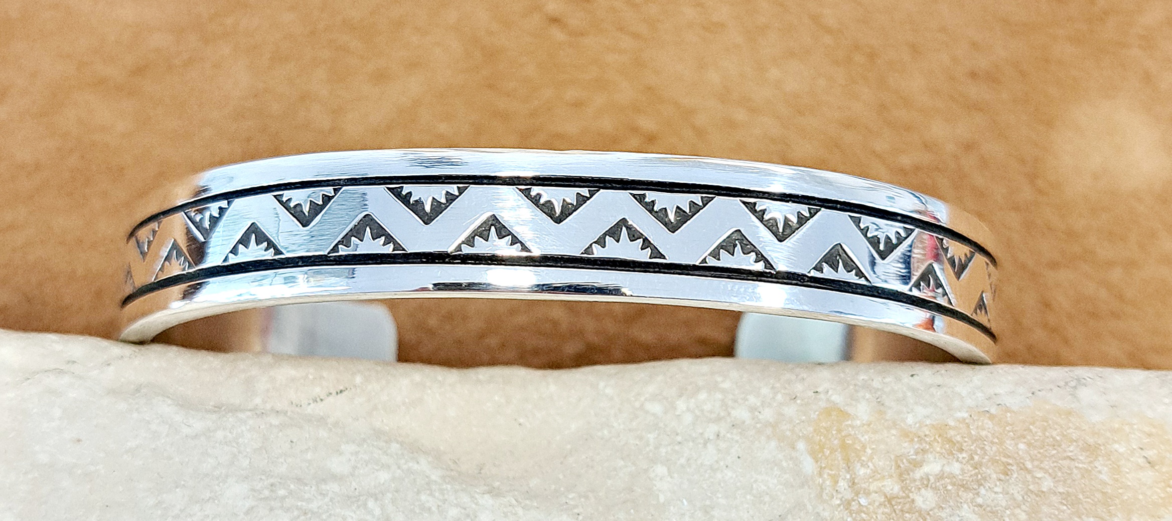Bracelet en argent ciselé en argent 925°.