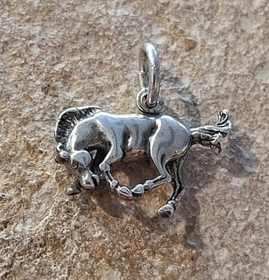 Pendentif Mustang 3 D en argent 925°.