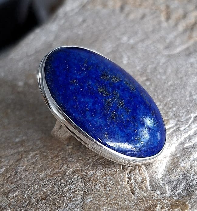 Bague en lapis lazuli et argent massif