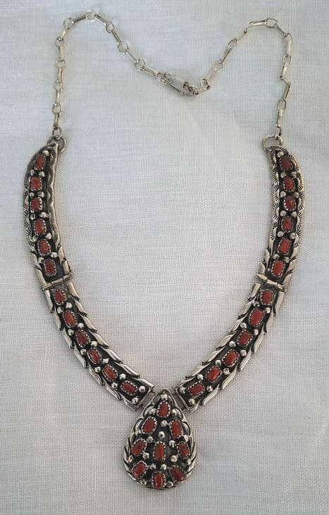 Collier en corail en argent massif