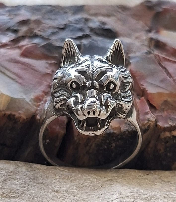 Bague tête de loup en argent 925°.