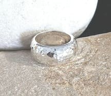 Anneau en argent martelé